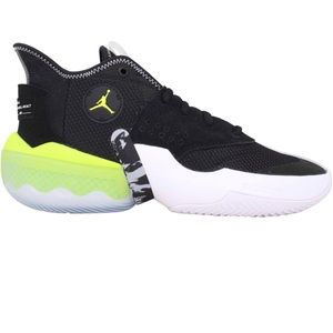 Jordan React Elevation 'Black Volt' men’s size 11 rarely worn in great condition